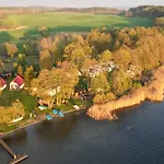 W Osrodku Taurus Nad Jeziorem Lubie Üdülőpark *